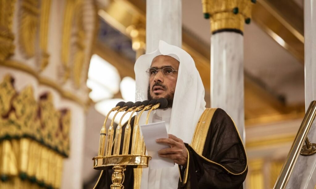 خطيب المسجد النبوي: كل وظيفة لبنة في بناء الوطن والمجتمع