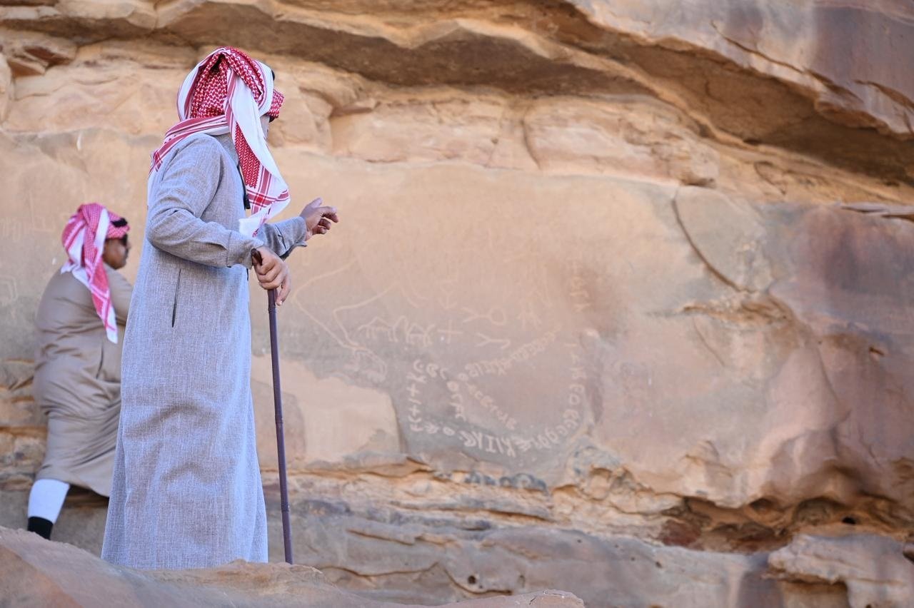 "نجوم السياحة" بتبوك تنفذ رحلة استكشافية تعليمية لمنطقة "حسمى" التاريخية