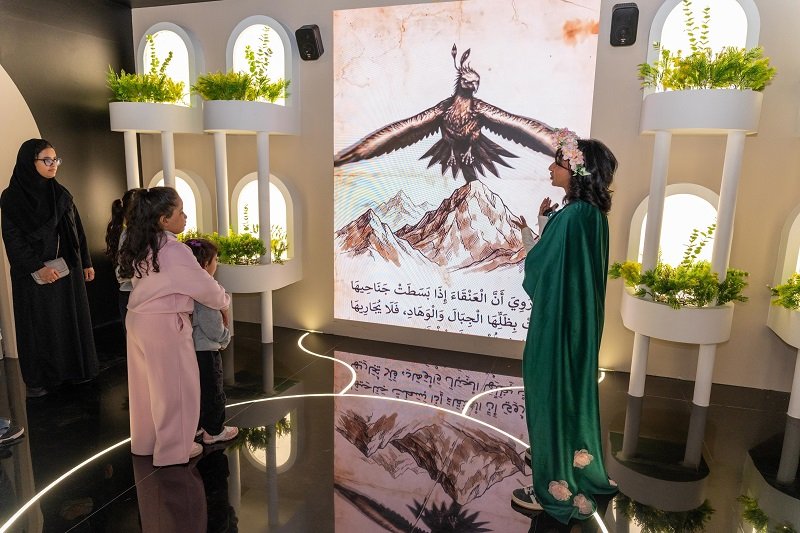 بين الواقع والخيال.. رحلة أدبية تفاعلية تأسر زوّار مهرجان الكتّاب والقرّاء بالطائف