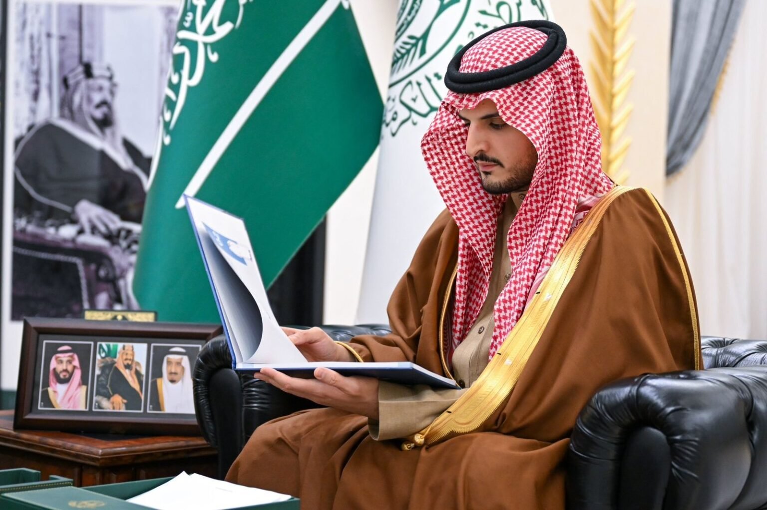محافظ الطائف يطّلع على مشروع تطوير مراكز التنمية الاجتماعية بالمحافظة