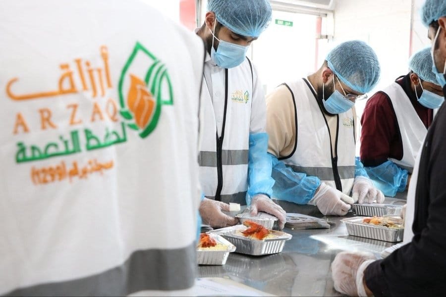 أرزاق الطائف ترسخ ريادتها في حفظ النعمة عبر مشروع "غيث الصائمين"