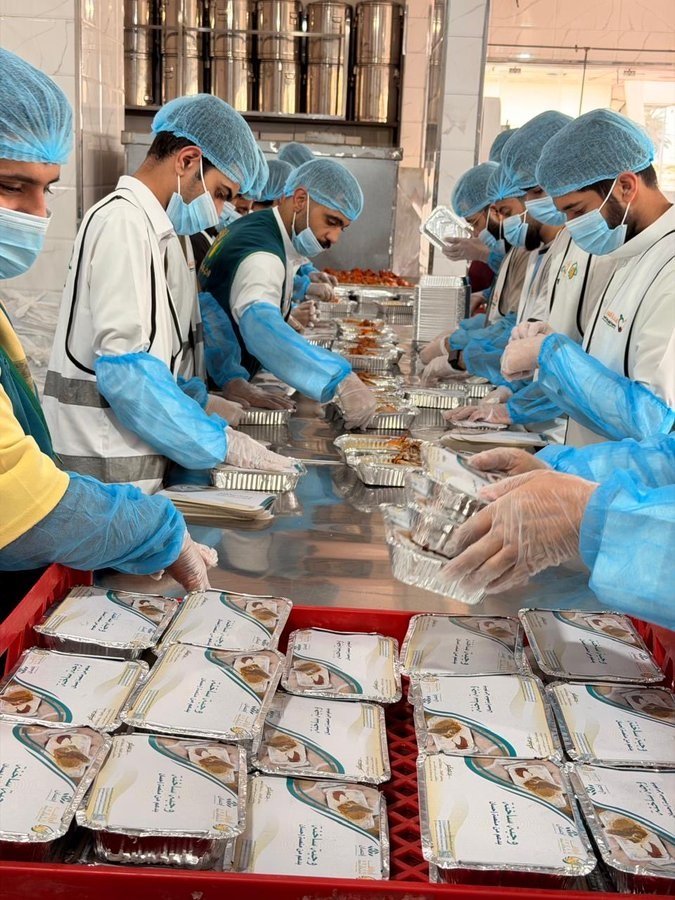 أرزاق الطائف ترسخ ريادتها في حفظ النعمة عبر مشروع "غيث الصائمين"