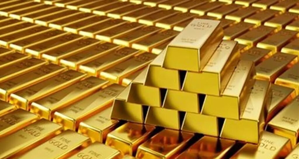 الذهب يرتدّ بدعم تراجع الدولار رغم ضغوط التشديد النقدي