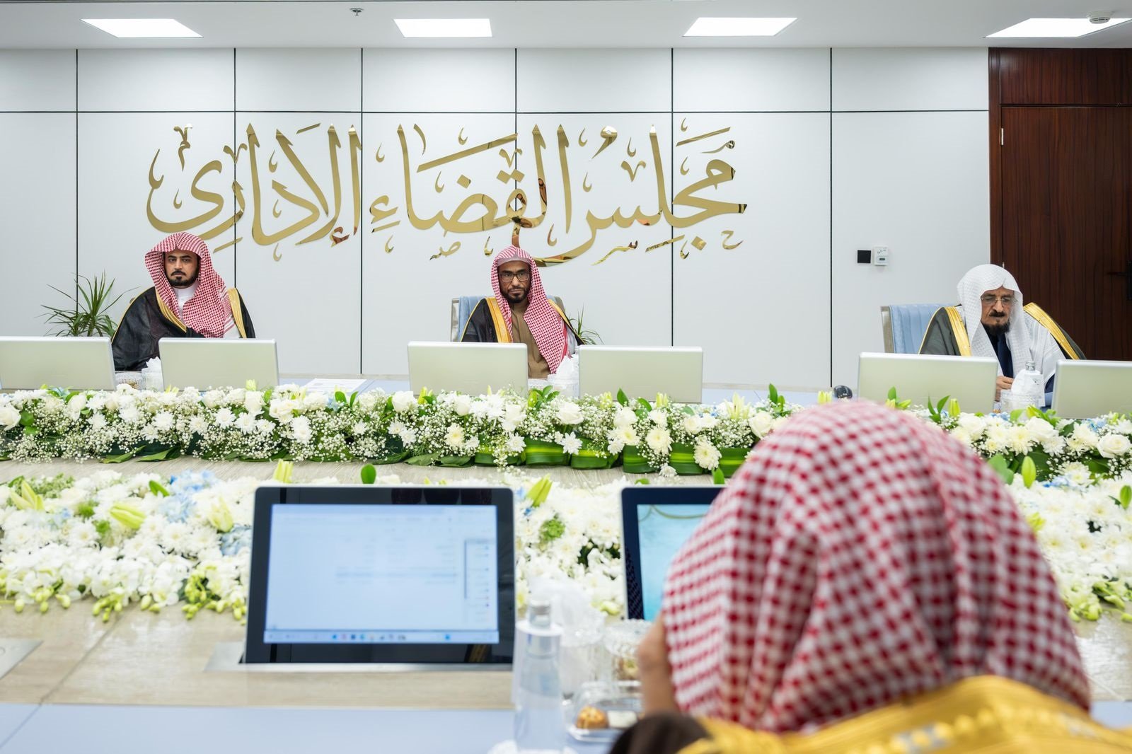 معالي د. علي الأحيدب يترأس جلسة مجلس القضاء الإداري ويسمّي رؤساء ومساعدي محاكم ديوان المظالم