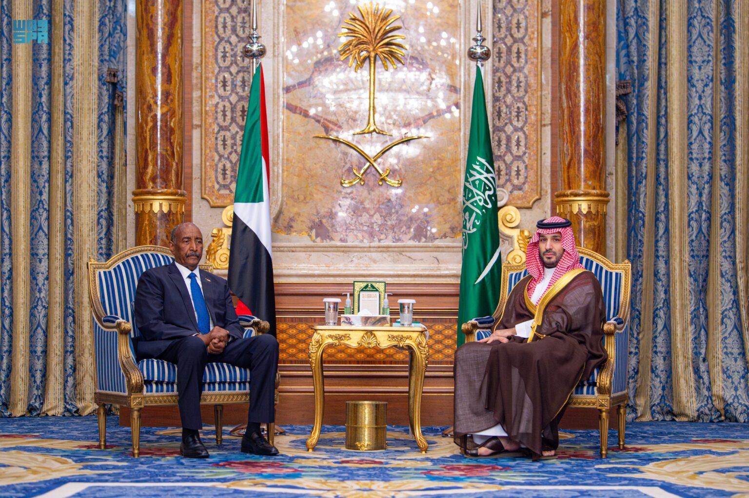 ولي العهد يلتقي رئيس مجلس السيادة الانتقالي في جمهورية السودان ولي العهد يلتقي رئيس مجلس السيادة الانتقالي في جمهورية السودان