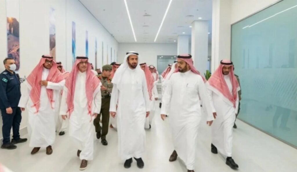 وزير الحج والعمرة يتفقد الاستعدادات الجارية لاستقبال ضيوف الرحمن في منفذ الحديثة