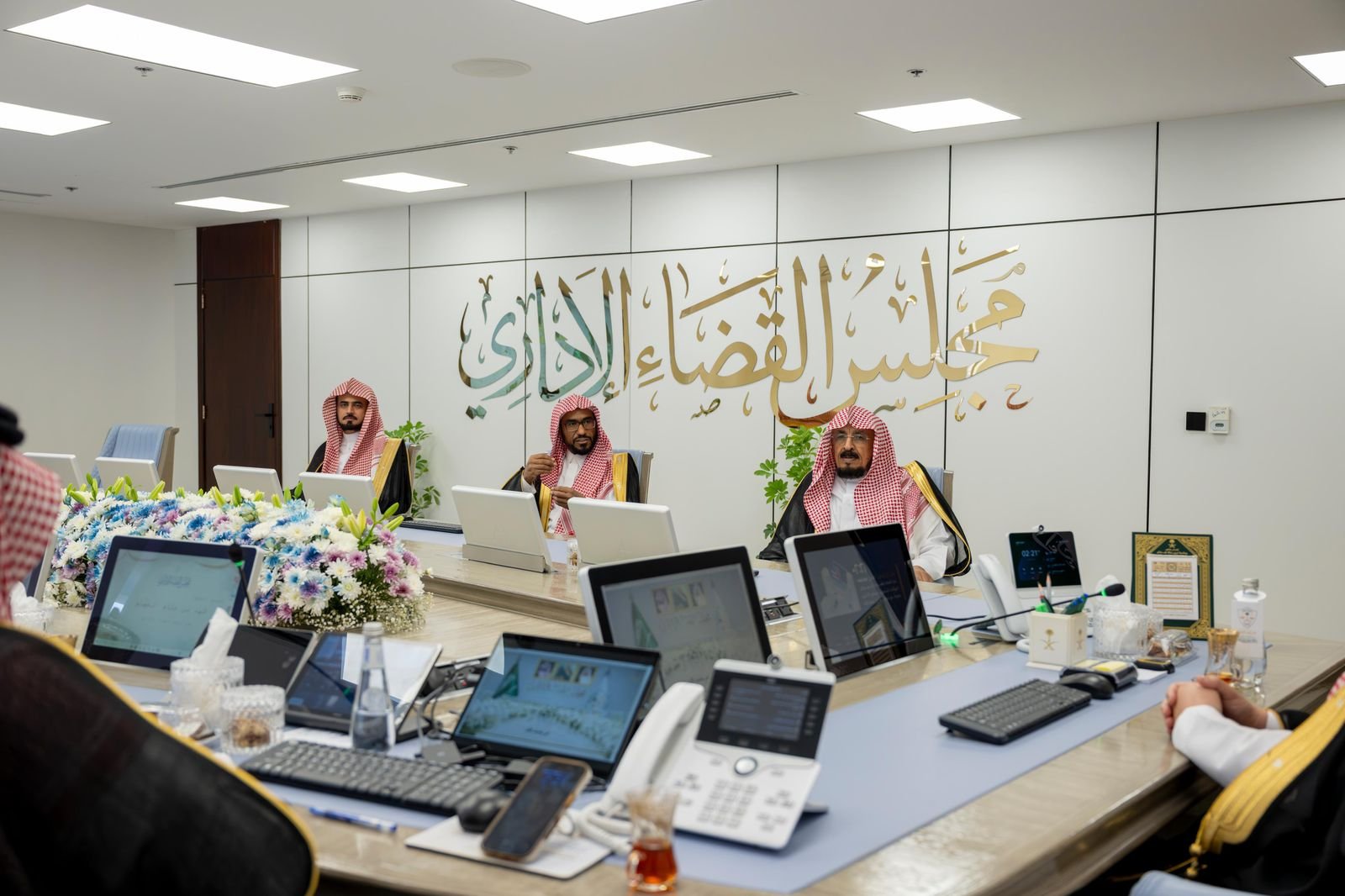 معالي د. الأحيدب يترأس جلسة مجلس القضاء الإداري التي أقرّت تشكيل عدد من الدوائر القضائية وترقية عدد من القضاة