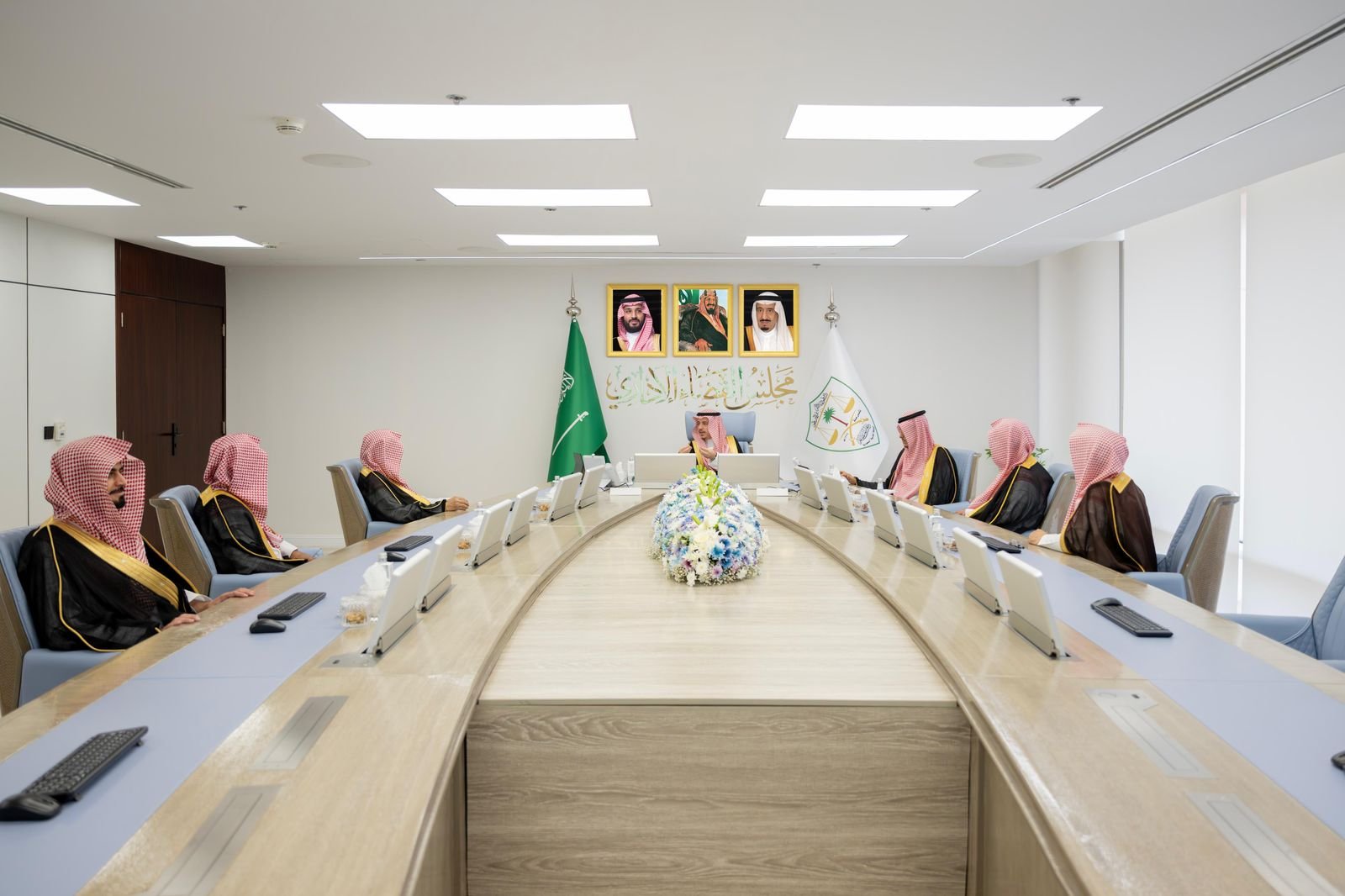 معالي د. الأحيدب يترأس جلسة مجلس القضاء الإداري التي أقرّت تشكيل عدد من الدوائر القضائية وترقية عدد من القضاة