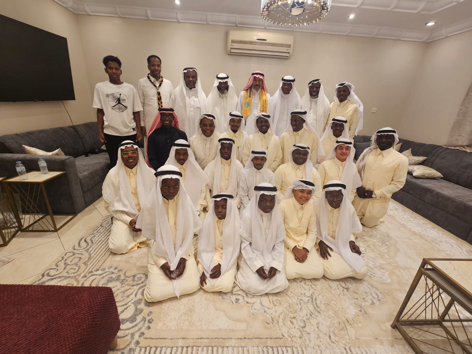 نجم الوحدة والاتحاد والمنتخب سليمان اميدو ووالده الكابتن عبدالله يستقبلون كشافة شباب مكة المكرمة