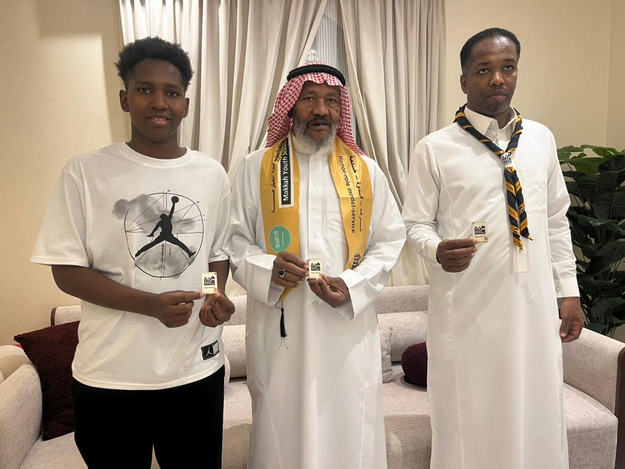 نجم الوحدة والاتحاد والمنتخب سليمان اميدو ووالده الكابتن عبدالله يستقبلون كشافة شباب مكة المكرمة