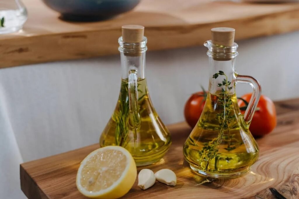 مزيج زيت الزيتون والليمون: هل يقدم فوائد صحية حقيقية؟