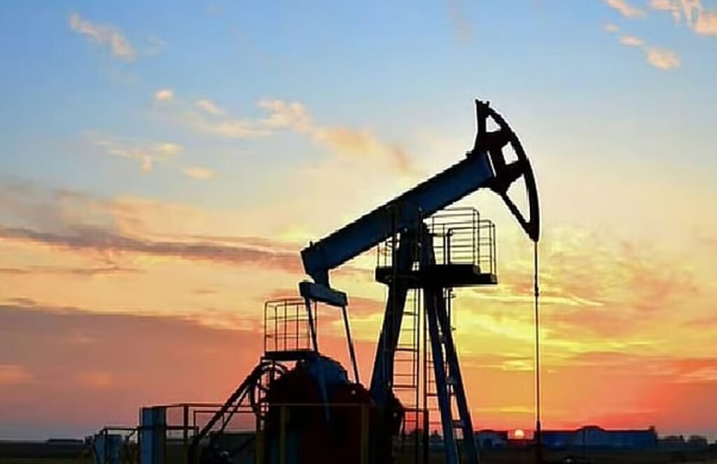 تراجع أسعار النفط بعد إعلان الرئيس الأمريكي إطلاق عملية لتحرير السفن العالقة بمضيق هرمز