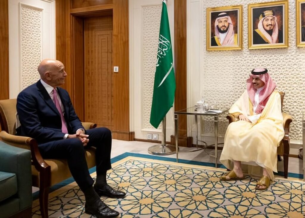وزير الخارجية يستقبل مبعوث الولايات المتحدة الأمريكية إلى سوريا ويبحثان مستجدات الأوضاع