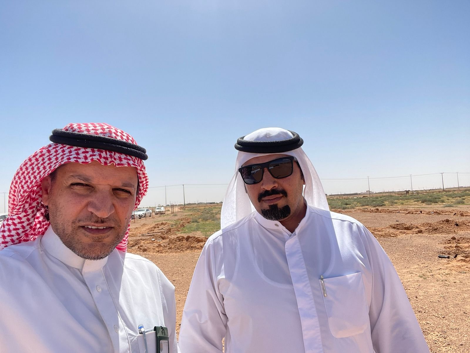 طلاب الكلية التقنية بالارطاوية يغرسون 2000 شتلة برية في روضة الحمدان بالشراكة مع جمعية الدهناء الخضراء