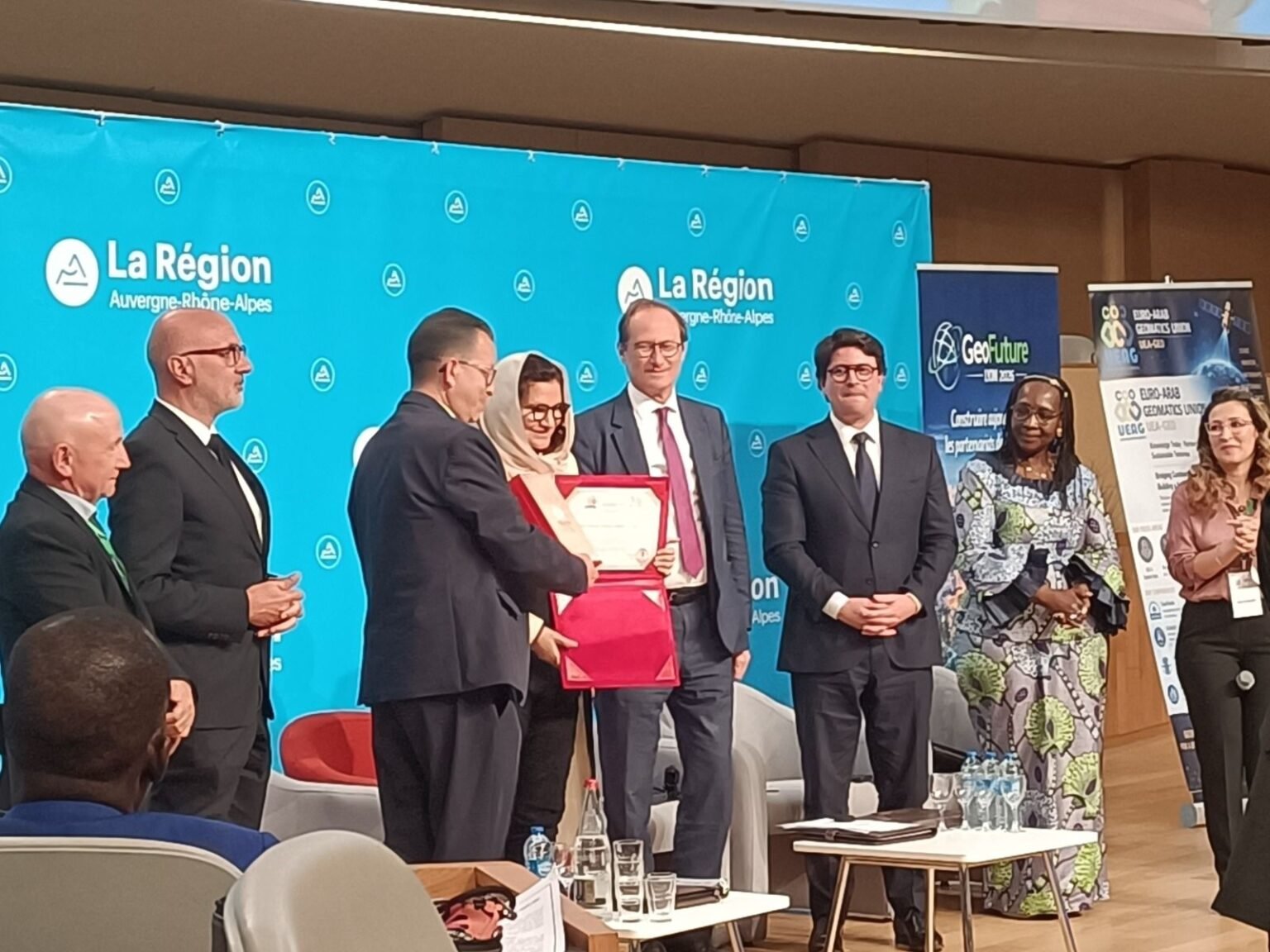 الأميرة مشاعل آل سعود تحصد جائزة دولية للتميز العلمي في فرنسا