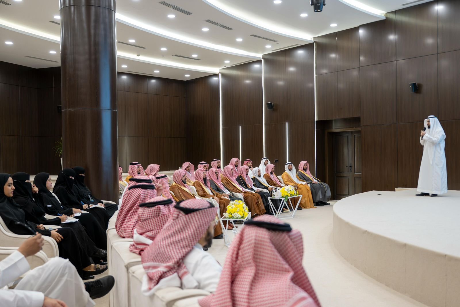 ديوان المظالم يناقش مع وزارة التجارة مخالفات التستر