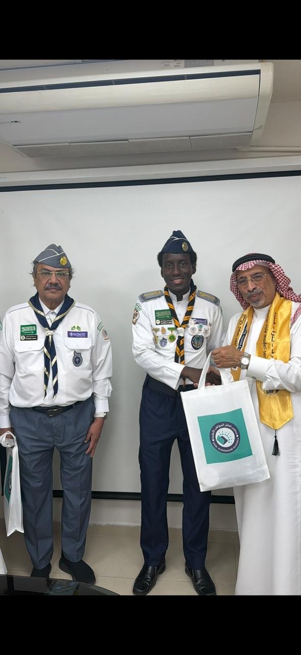 غنيم يستقبل وفد كشافة شباب مكة