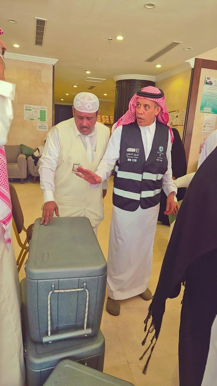 تكامل مجتمعي جمعية مبادر وفريق همم مكية يحتفون بضيوف الرحمن ويوزعون 1200 وجبة للحجاج - صحيفة البوابة الالكترونية تكامل مجتمعي جمعية مبادر وفريق همم مكية يحتفون بضيوف الرحمن ويوزعون 1200 وجبة للحجاج