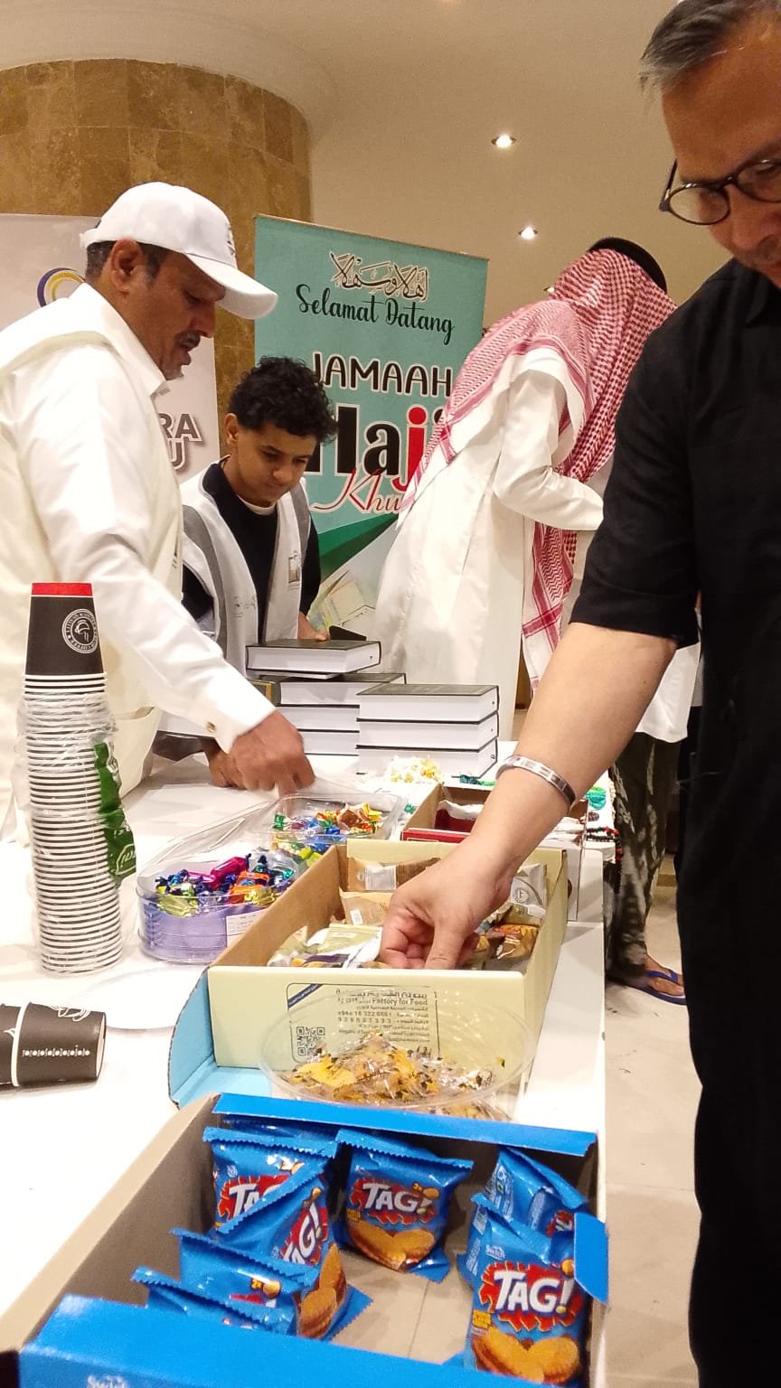 تكامل مجتمعي جمعية مبادر وفريق همم مكية يحتفون بضيوف الرحمن ويوزعون 1200 وجبة للحجاج - صحيفة البوابة الالكترونية تكامل مجتمعي جمعية مبادر وفريق همم مكية يحتفون بضيوف الرحمن ويوزعون 1200 وجبة للحجاج