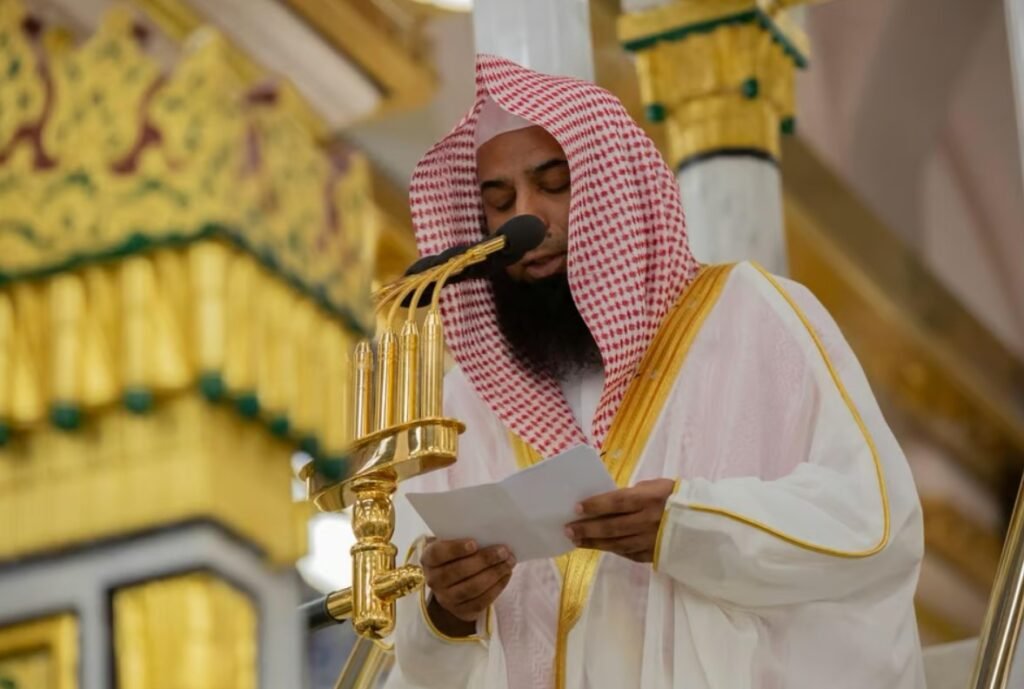 إمام المسجد النبوي يحذّر الحجاج من العودة للمحرمات ويدعو للاستقامة بعد الحج