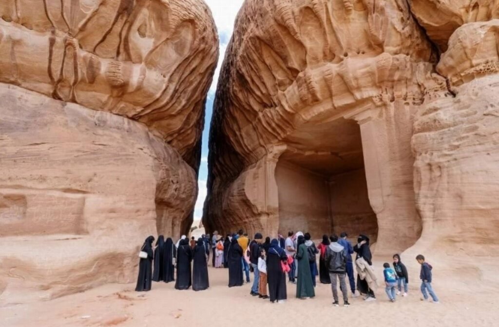 «السياحة السعودية» تعانق التاريخ وتكسر الأرقام بـ 304 مليارات ريال