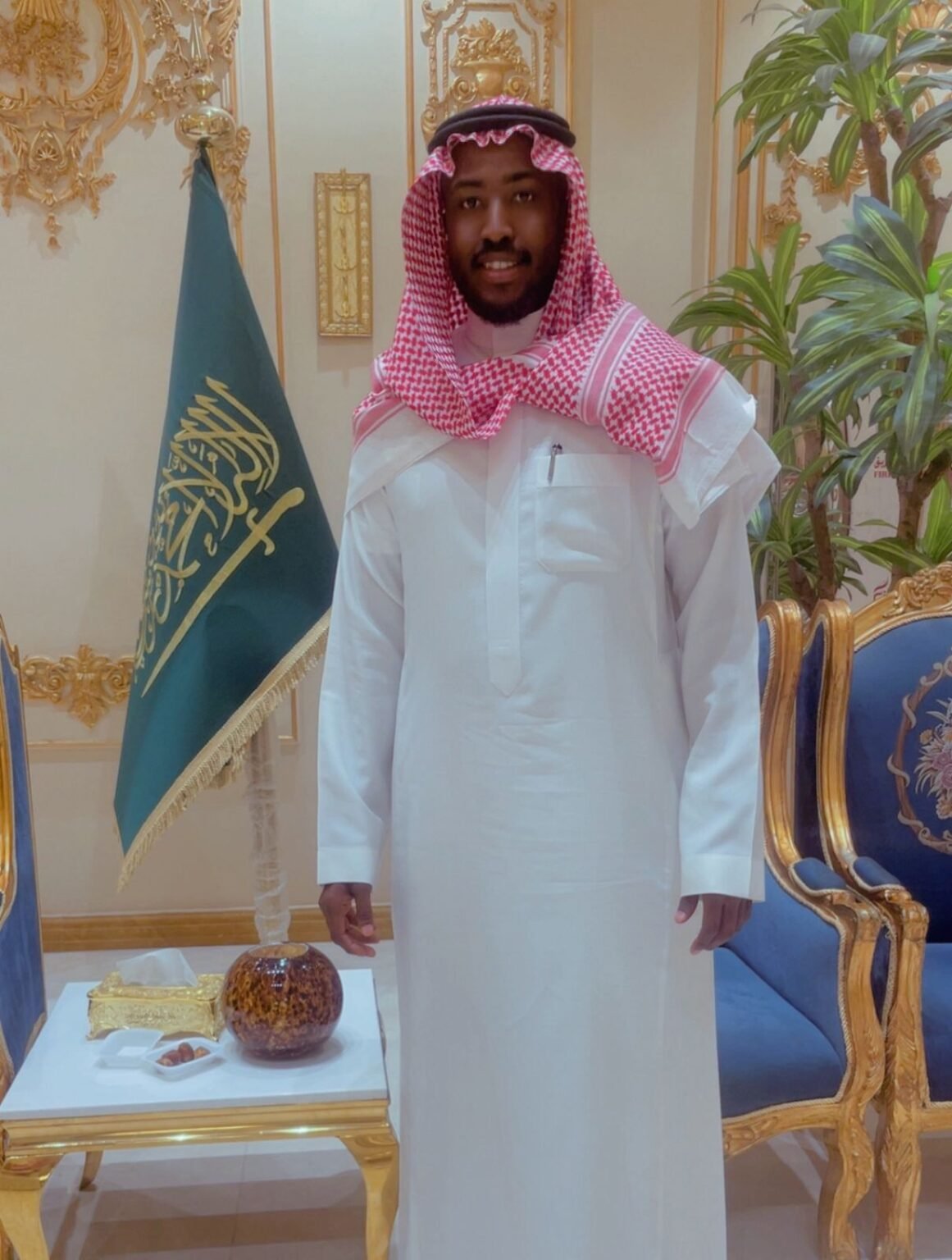 انور يضيئ منزل ايمن