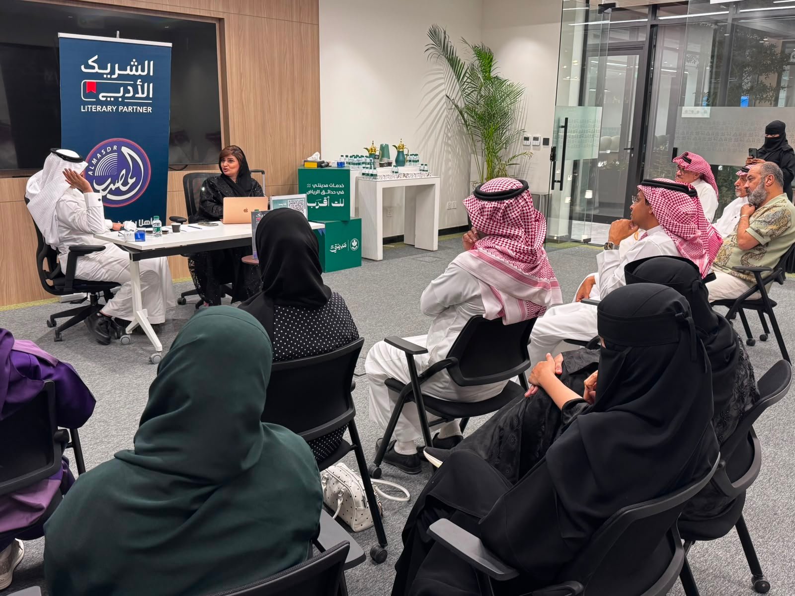"ما وراء الخشبة".. ليلة مسرحية تختتم محطات "المصدر الثقافي" في الرياض