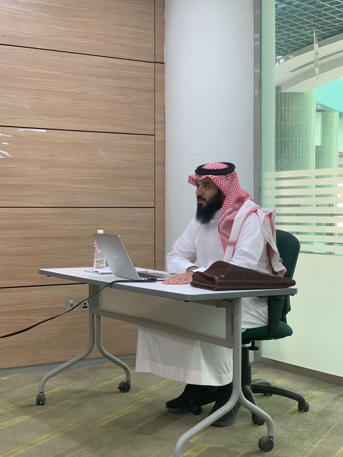 عميد الكلية التقنية بتربة ينال الماجستير في الذكاء الاصطناعي بمرتبة الشرف الأولى