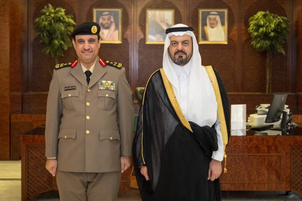 نائب أمير منطقة مكة المكرمة يقلد “البقمي” رتبته الجديدة “عميد” نائب أمير منطقة مكة المكرمة يقلد "البقمي" رتبته الجديدة "عميد"