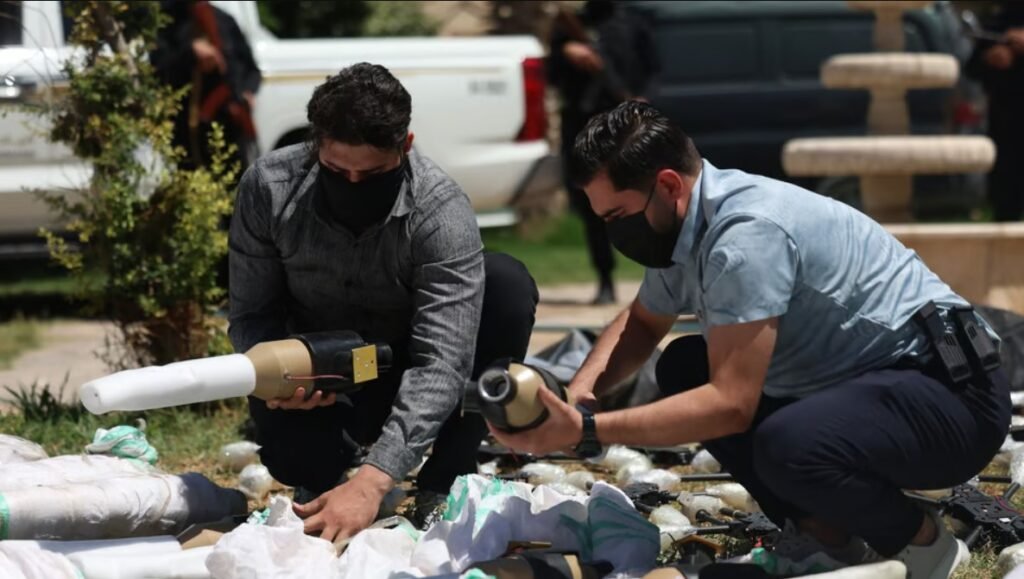 سوريا تضبط صواريخ بعيدة المدى ومسيّرات قبل تهريبها إلى لبنان سوريا تضبط صواريخ بعيدة المدى ومسيّرات قبل تهريبها إلى لبنان