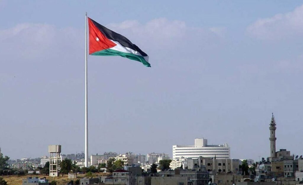 الدفاعات الجوية الأردنية تسقط ثلاثة صواريخ قادمة من الأراضي الإيرانية الدفاعات الجوية الأردنية تسقط ثلاثة صواريخ قادمة من الأراضي الإيرانية
