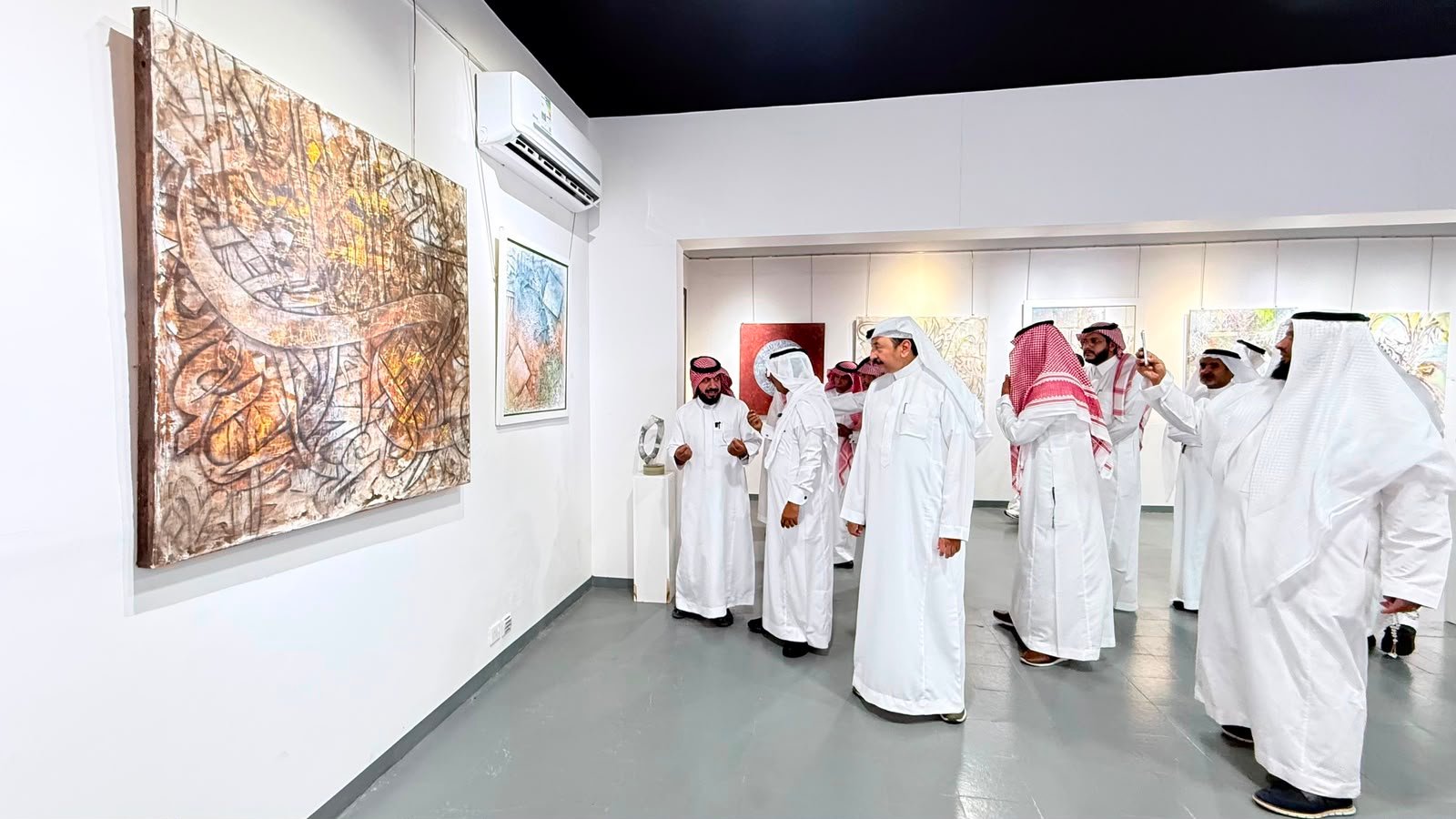 معرض "مابين الريشة والإزميل" في فنون الطائف - صحيفة البوابة الالكترونية معرض "مابين الريشة والإزميل" في فنون الطائف