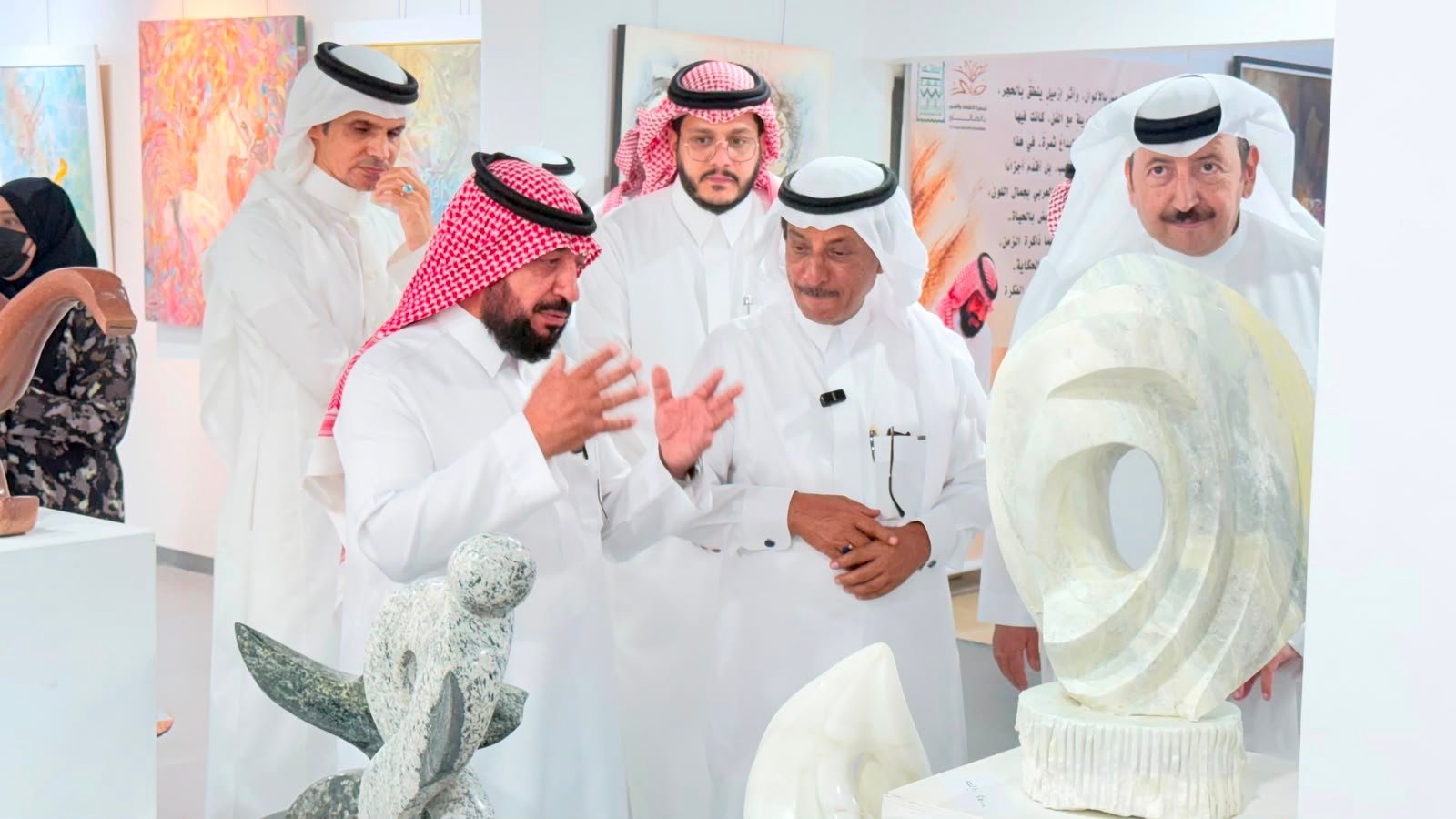 معرض "مابين الريشة والإزميل" في فنون الطائف - صحيفة البوابة الالكترونية معرض "مابين الريشة والإزميل" في فنون الطائف