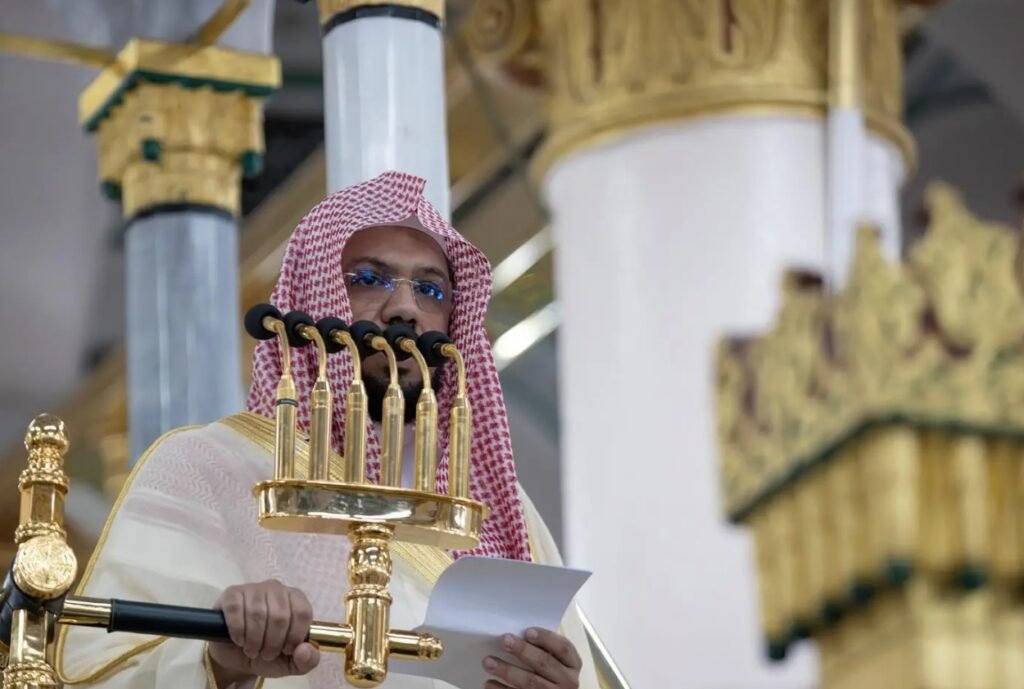 إمام المسجد النبوي: تقلب الأحوال في الدنيا يذكّر بعظمة الله ويحث على الصبر والعمل إمام المسجد النبوي: تقلب الأحوال في الدنيا يذكّر بعظمة الله ويحث على الصبر والعمل