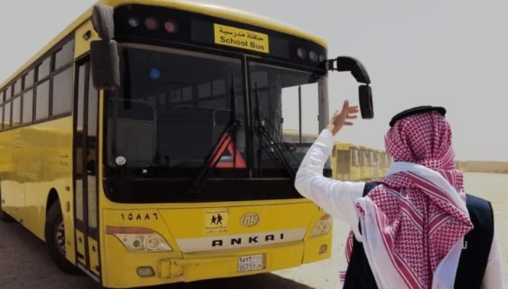 المرور: 4 إرشادات لانتظار حافلات النقل المدرسي