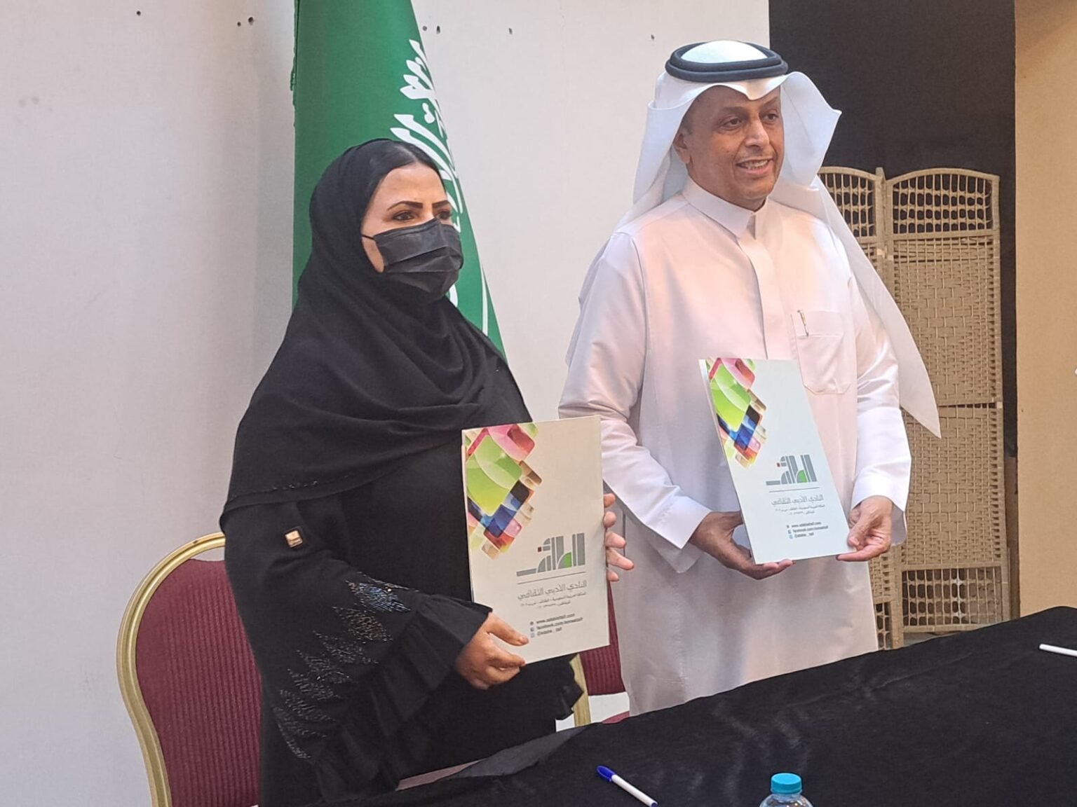 جمعية أدبي الطائف توقع اتفاقية تعاون وتفتتح مقر جمعية سفراء الأدب المهنية