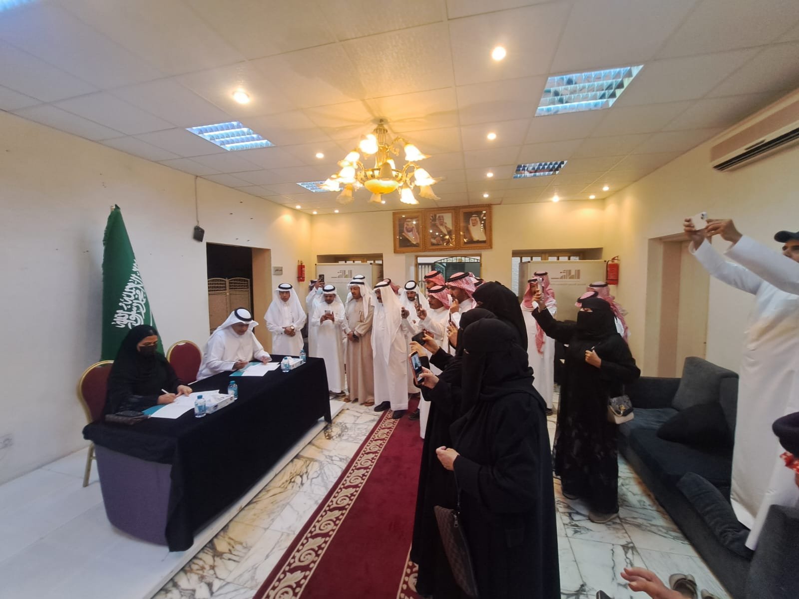 جمعية أدبي الطائف توقع اتفاقية تعاون وتفتتح مقر جمعية سفراء الأدب المهنية