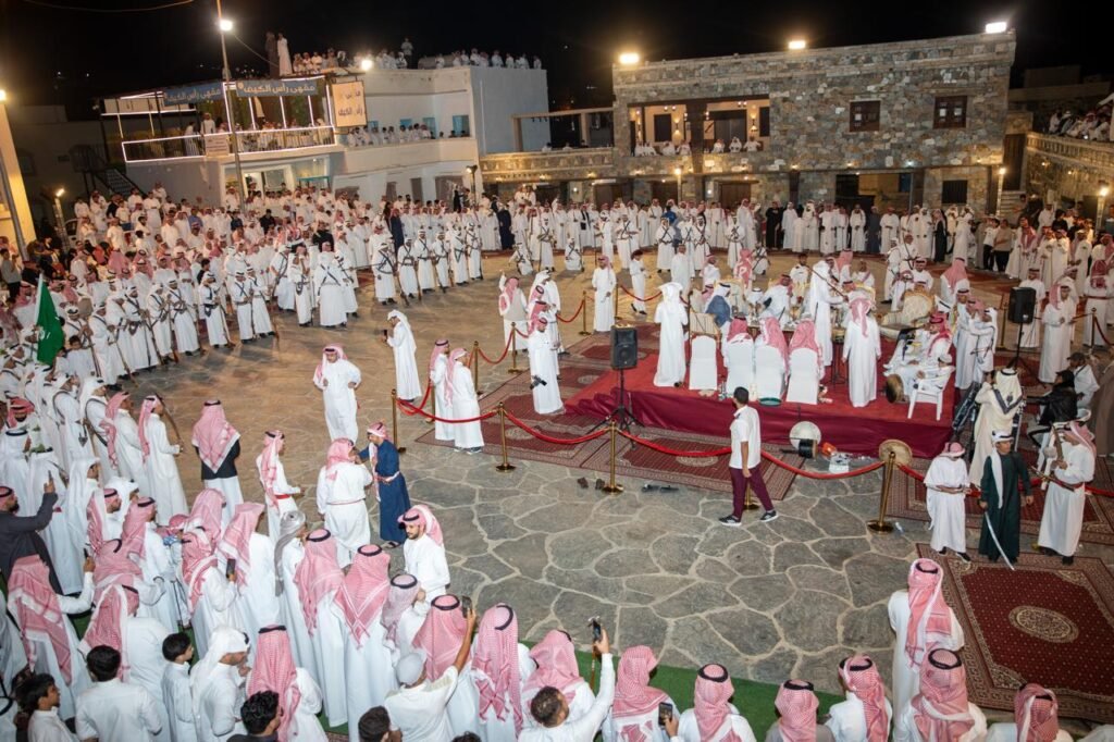 الشعراء يلهبون الحماس بالبدع والرد في مهرجان الاطاولة الشعراء يلهبون الحماس بالبدع والرد في مهرجان الاطاولة