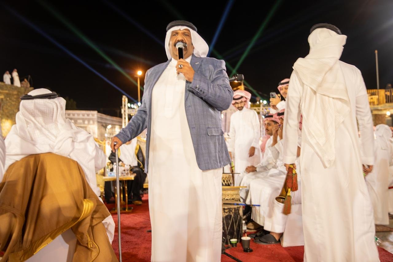 الشعراء يلهبون الحماس بالبدع والرد في مهرجان الاطاولة - صحيفة البوابة الالكترونية الشعراء يلهبون الحماس بالبدع والرد في مهرجان الاطاولة