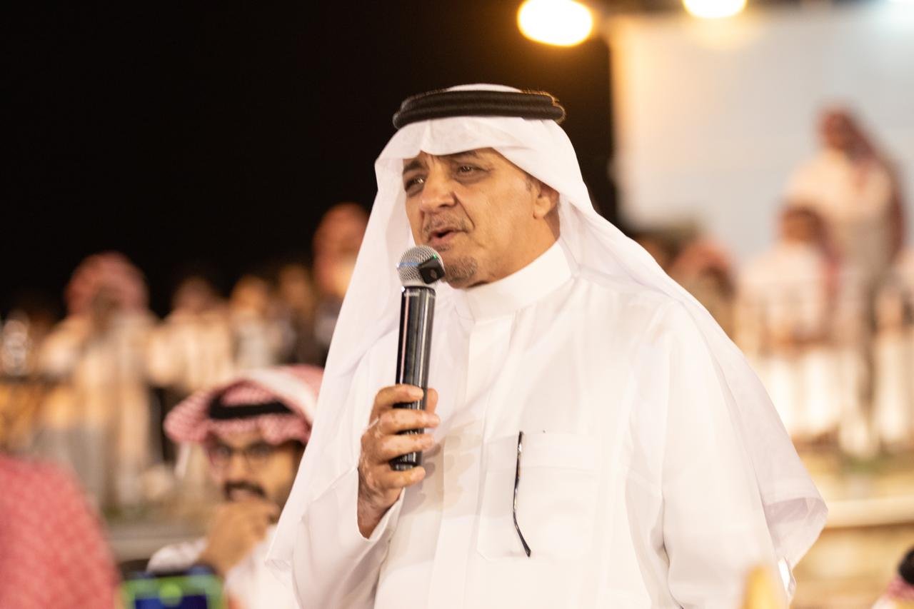 الشعراء يلهبون الحماس بالبدع والرد في مهرجان الاطاولة - صحيفة البوابة الالكترونية الشعراء يلهبون الحماس بالبدع والرد في مهرجان الاطاولة