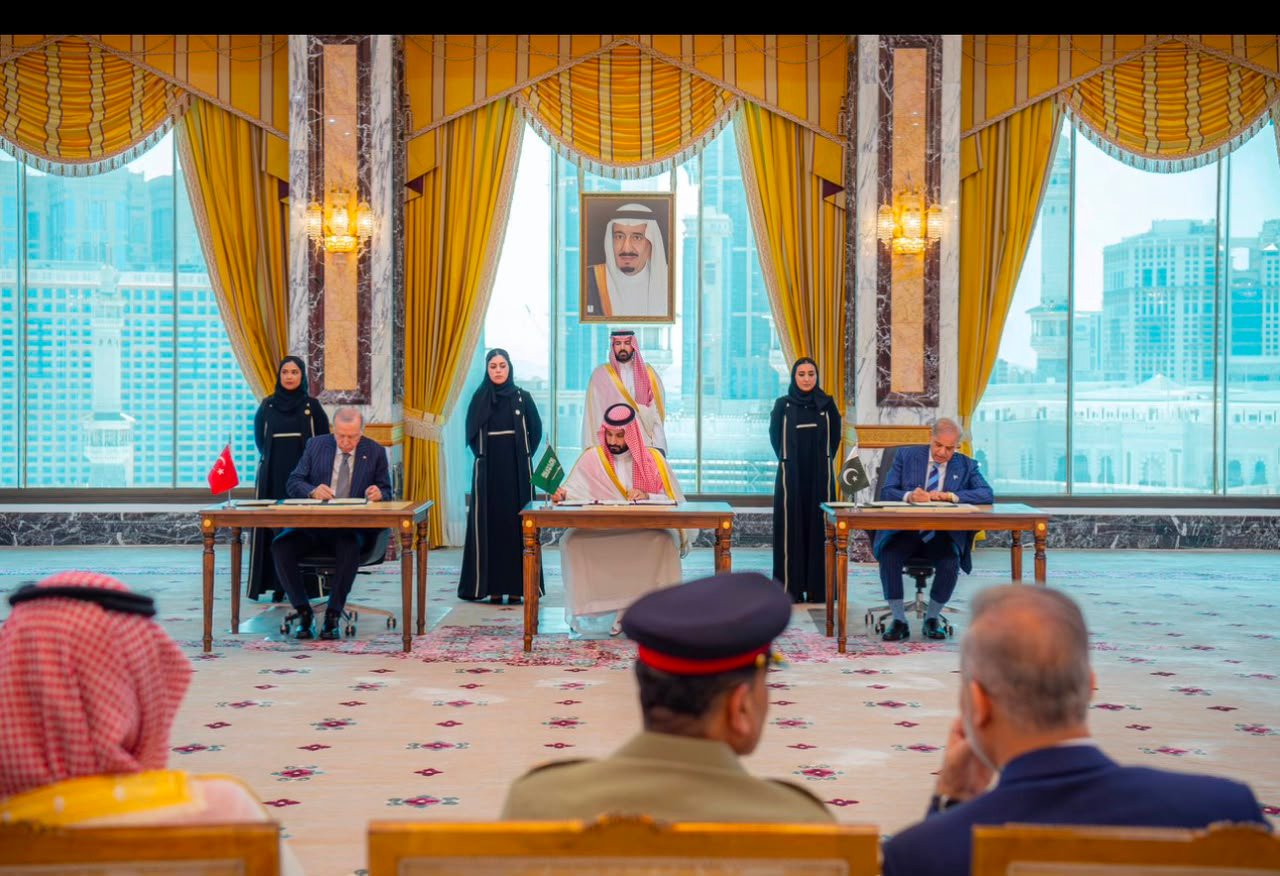 المرأة السعودية شريك في صناعة التاريخ.. حضور نوعي في توقيع اتفاقية مكة للدفاع المشترك»