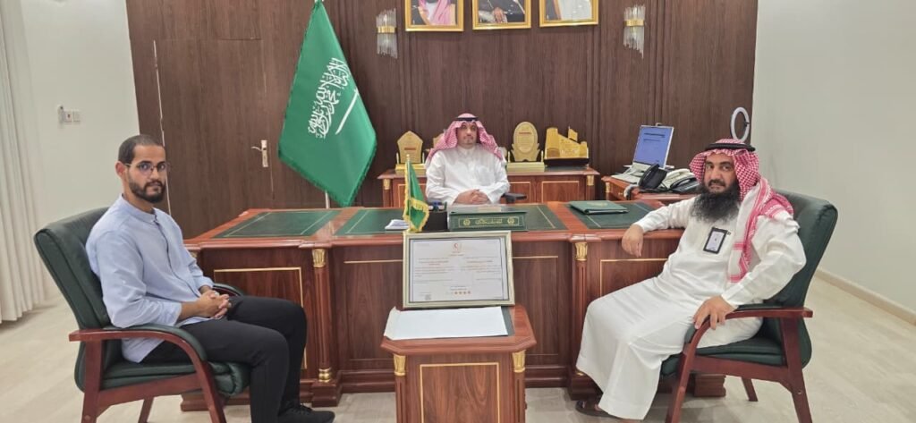 محافظ الخرمة يستقبل عميد الكلية التقنية ويطلع على شهادة الامتثال من الهلال الأحمر