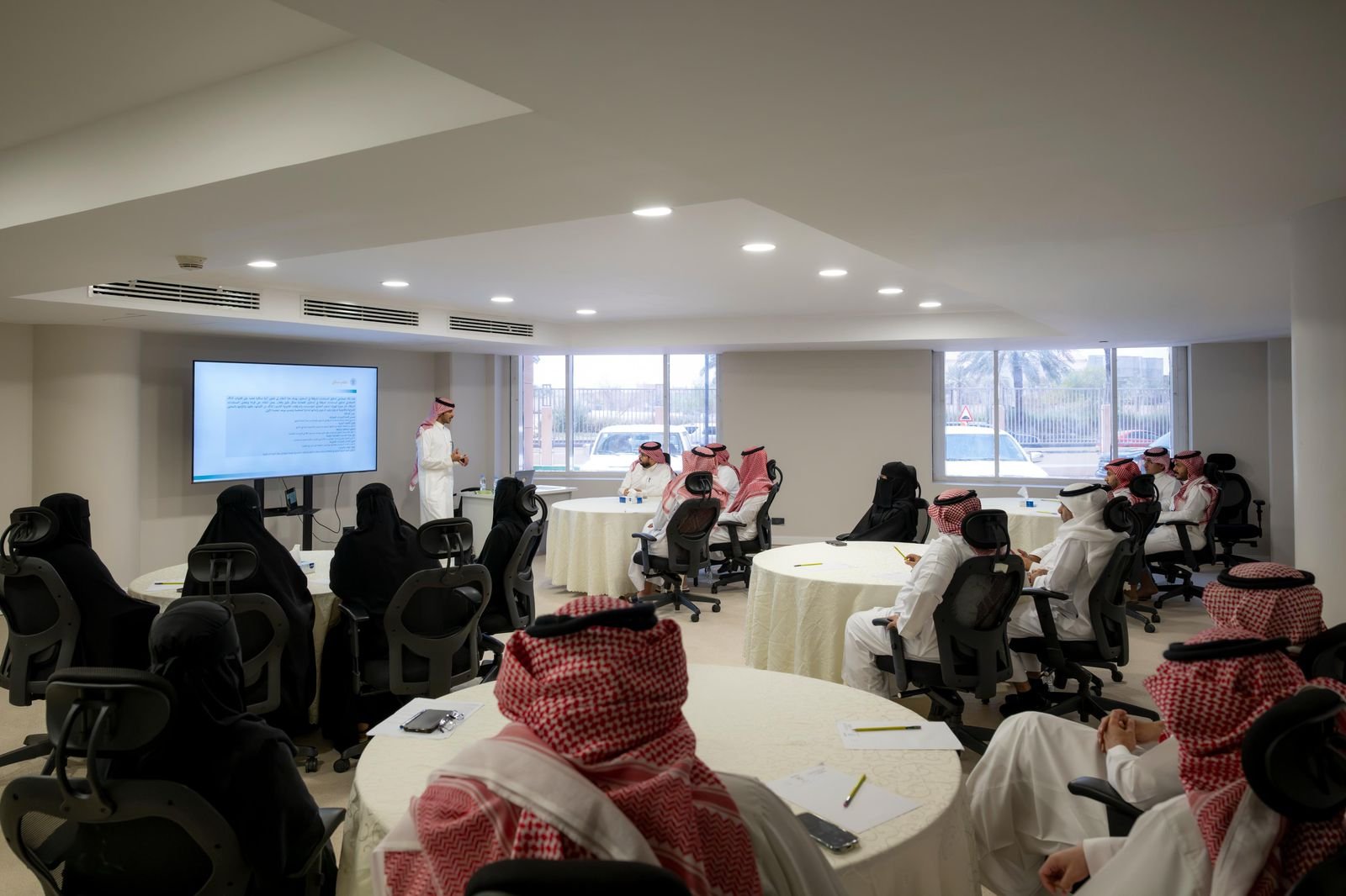 ديوان المظالم يختتم أغسطس بخطوات متقدمة لتفعيل الذكاء الاصطناعي في أعماله