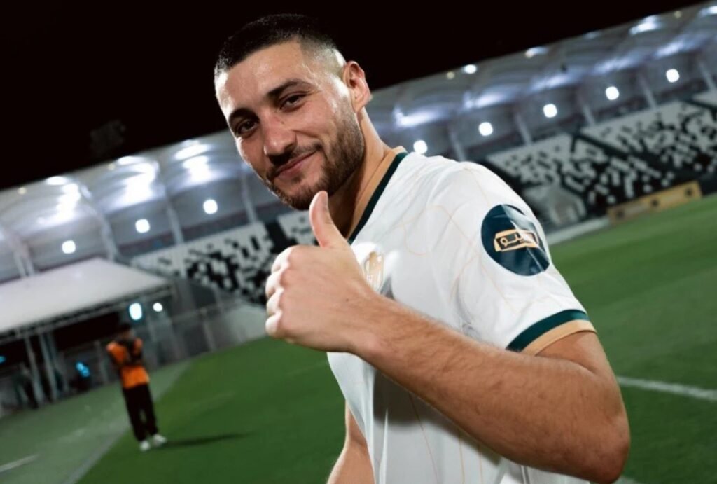 الانضباط تعاقب مترجم الأهلي ولاعب الدرعية بالإيقاف الانضباط تعاقب مترجم الأهلي ولاعب الدرعية بالإيقاف