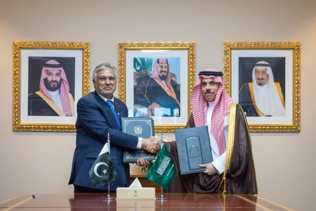المملكة وباكستان توقعان اتفاقية الإعفاء المتبادل من التأشيرات لحاملي الجوازات الدبلوماسية والخاصة