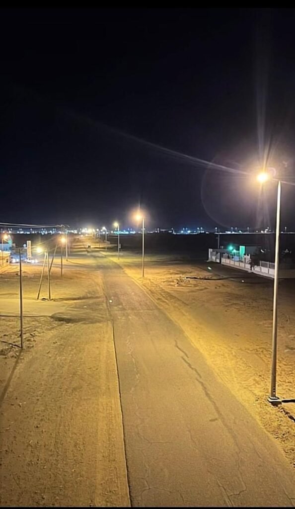 طريق شعر القديم.. ضيق المسار وغياب الأكتاف يستدعيان التدخل طريق شعر القديم.. ضيق المسار وغياب الأكتاف يستدعيان التدخل