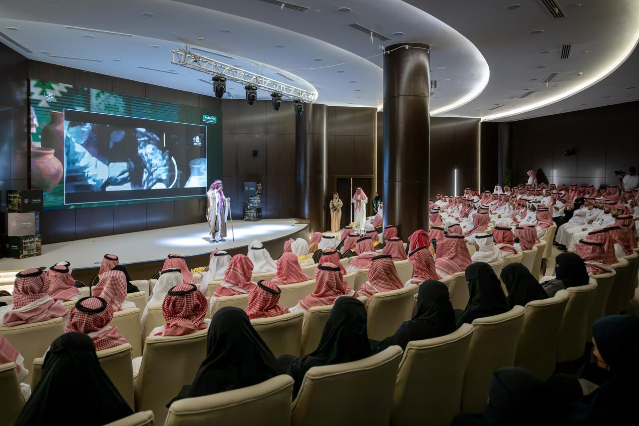 "الأحيدب" يشارك منسوبي ديوان المظالم احتفال اليوم الوطني السعودي