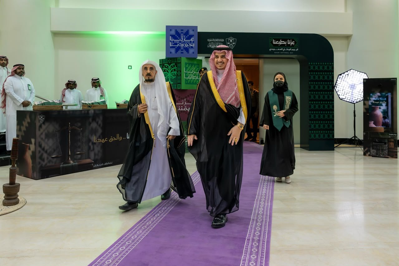 "الأحيدب" يشارك منسوبي ديوان المظالم احتفال اليوم الوطني السعودي