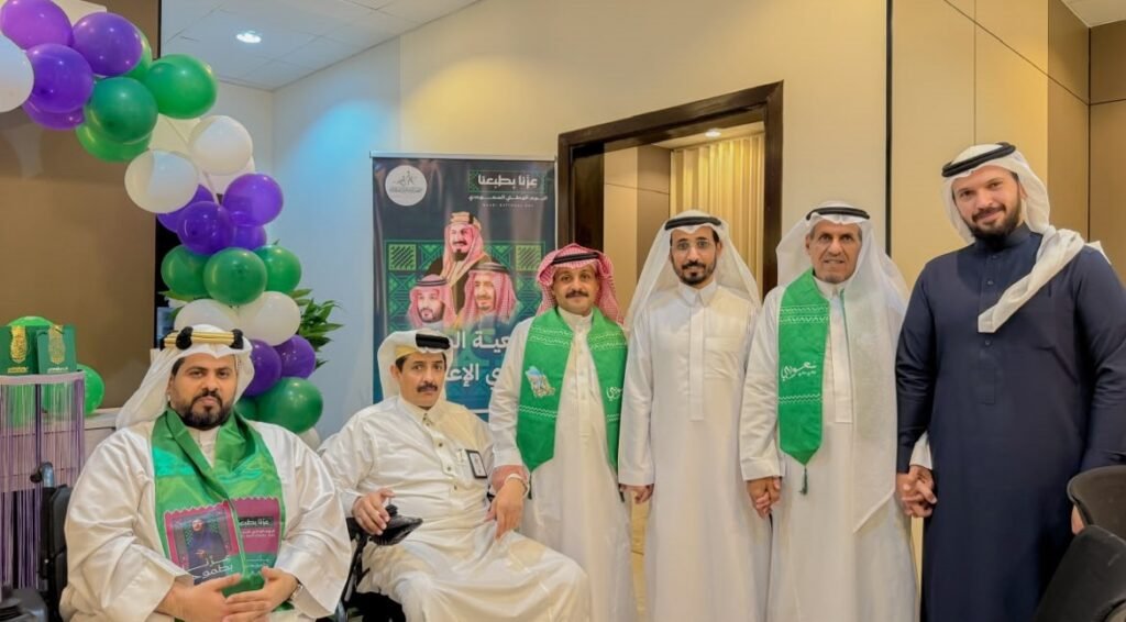 جمعية الوفاء الحركية بالطائف توزع عربات كهربائية وأسرّة ومستلزمات طبية على المستفيدين بمناسبة اليوم الوطني