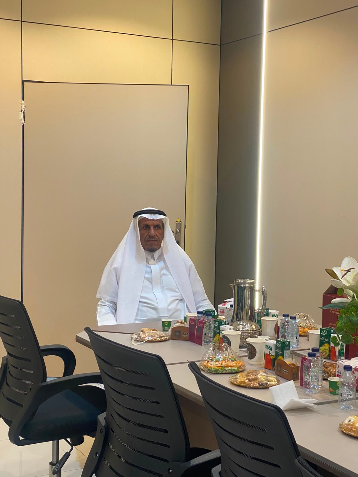 جمعية الوفاء الحركية بالطائف توزع عربات كهربائية وأسرّة ومستلزمات طبية على المستفيدين بمناسبة اليوم الوطني